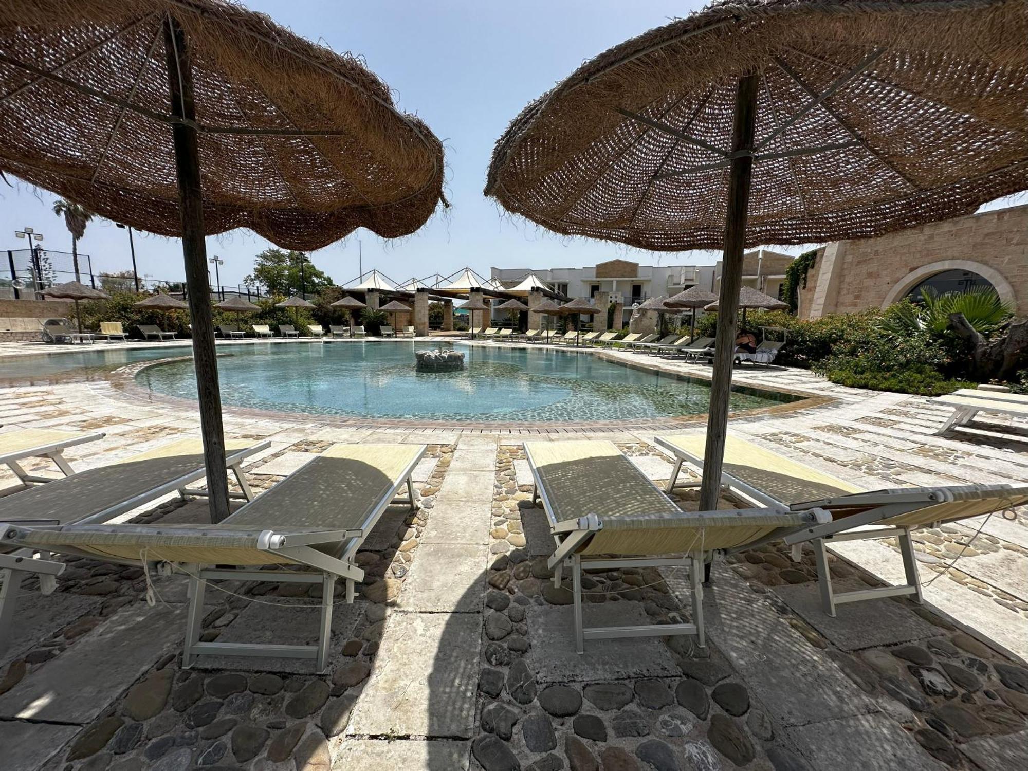 Hotel Thalas Club Torre dell'Orso Ngoại thất bức ảnh